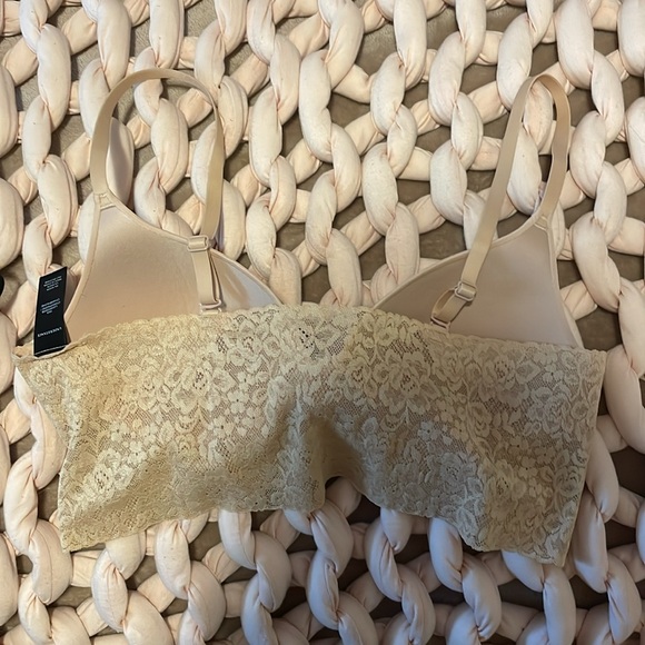 Lot of two Understance brand wireless bralettes, 36A. 1 black, 1 beige - Picture 2 of 7